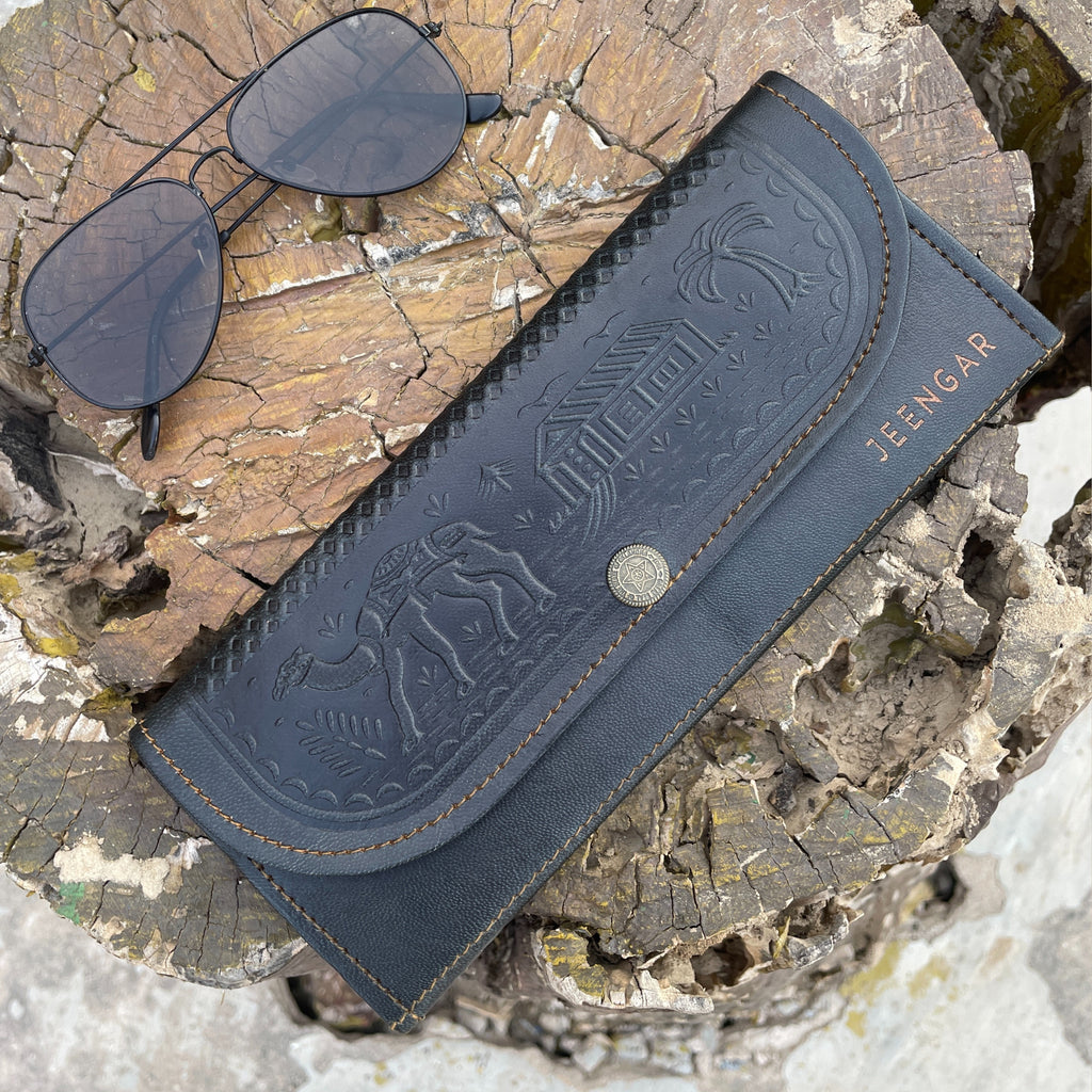 The Mandore Clutch