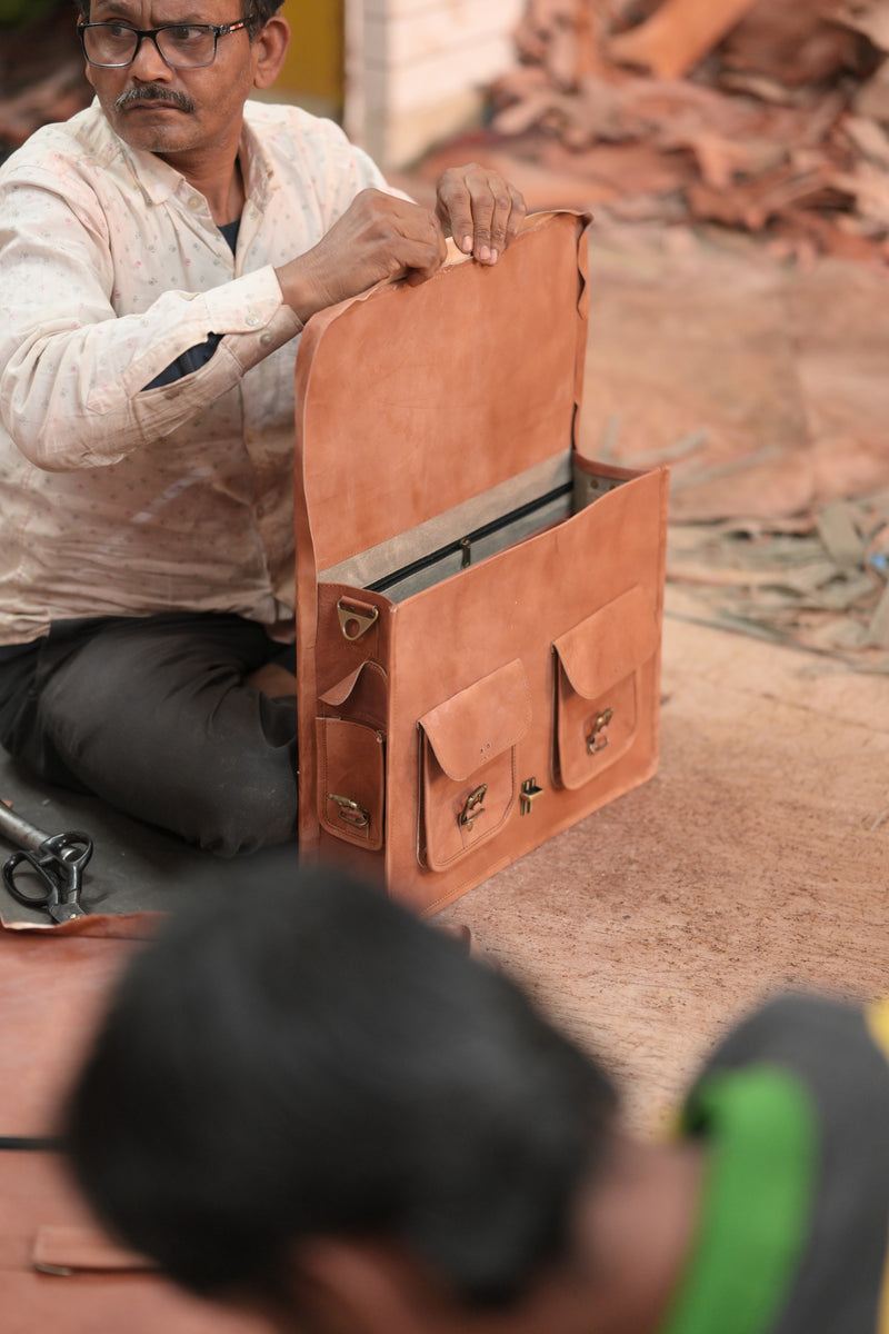 Jeengar Artisan at work