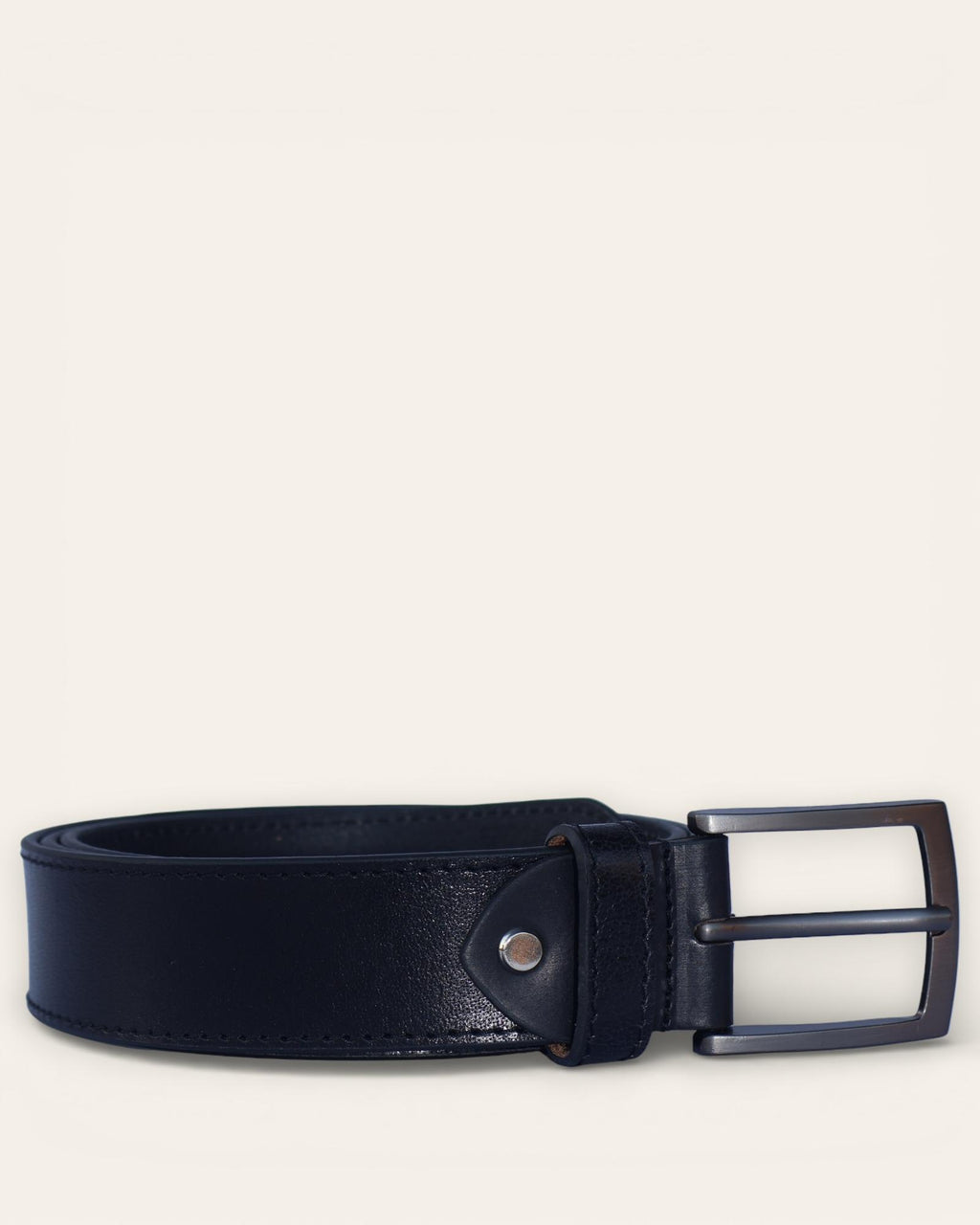 Real leather belt in black color, best for jeans