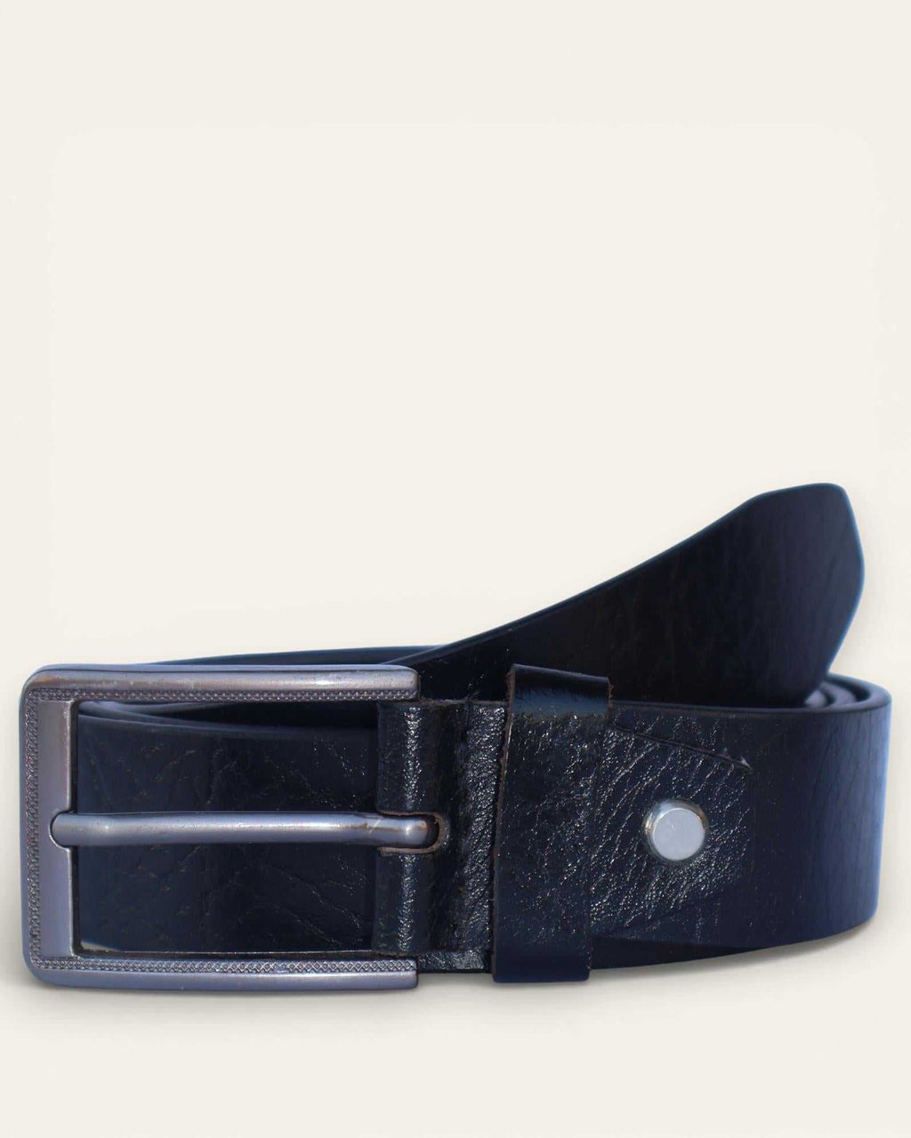 A real leather belt in black color
