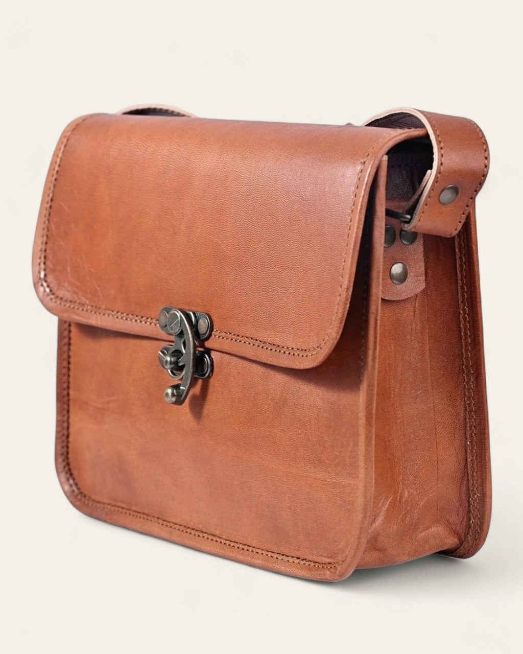 The Deogarh Sling Twist-Lock style, side view