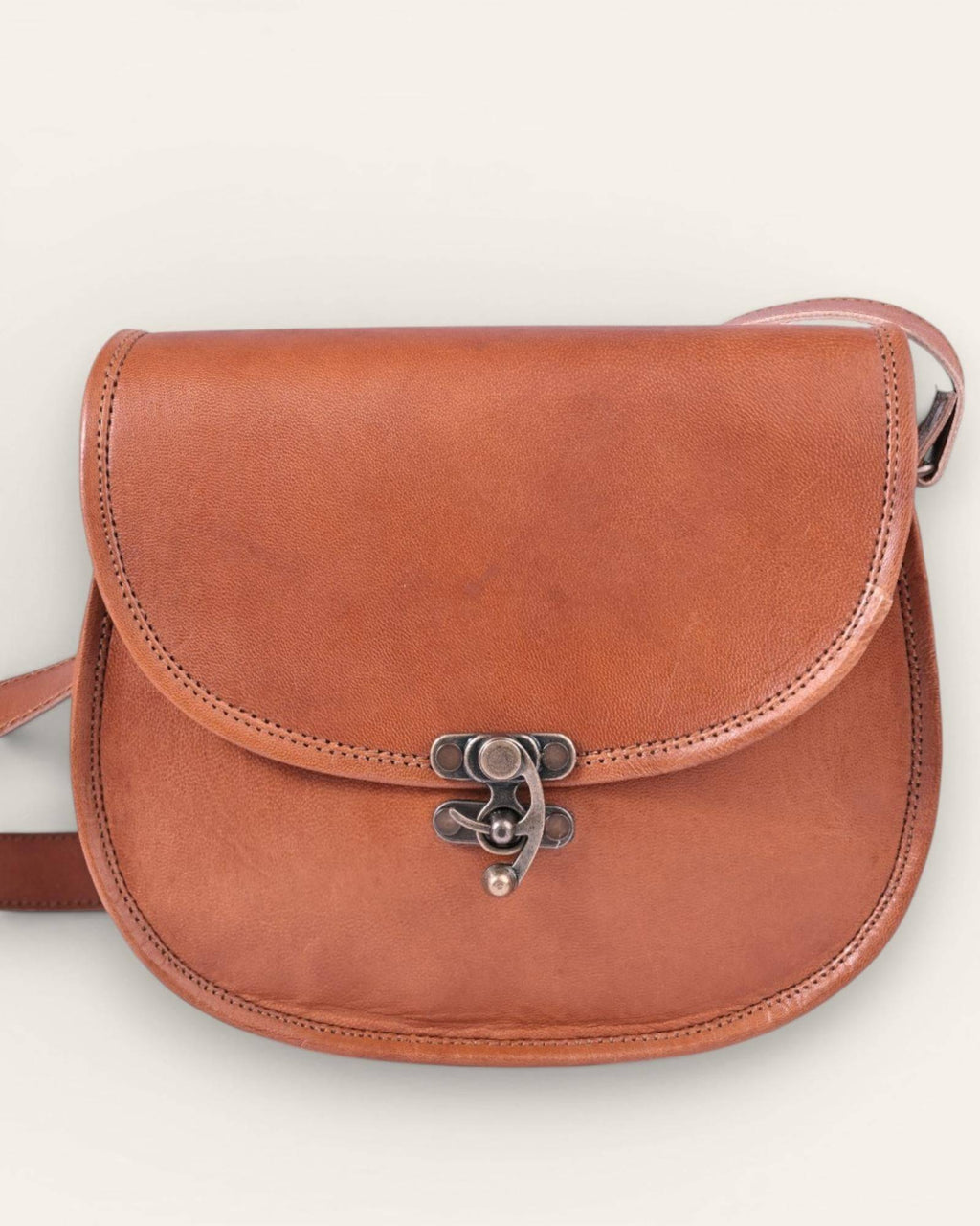 The Udaipur Saddle Bag — handcrafted tan leather saddle bag by Jeengar, front view